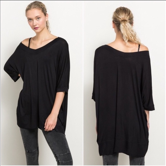 ⚡️Black Oversized Off Shoulder Tee - Picture 2 of 3